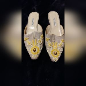 Oscar de la Renta Cream and Yellow Mules 38.5